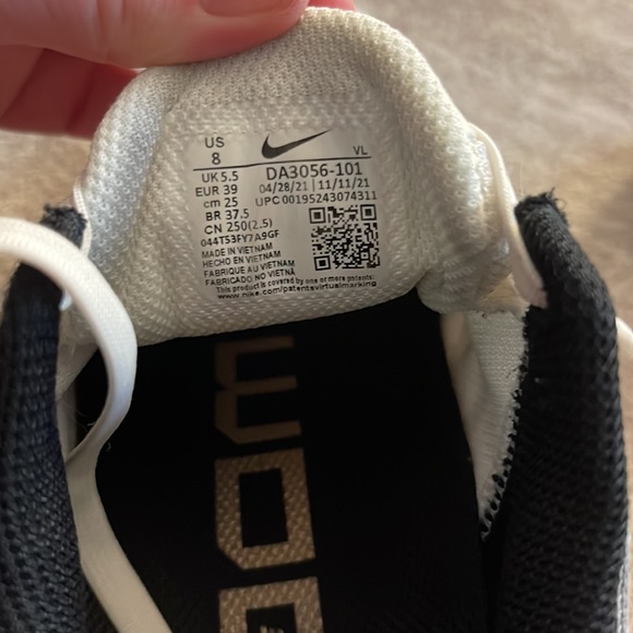 Practically brand new Women’s Nike Zoom Winflo - Picture 8 of 8